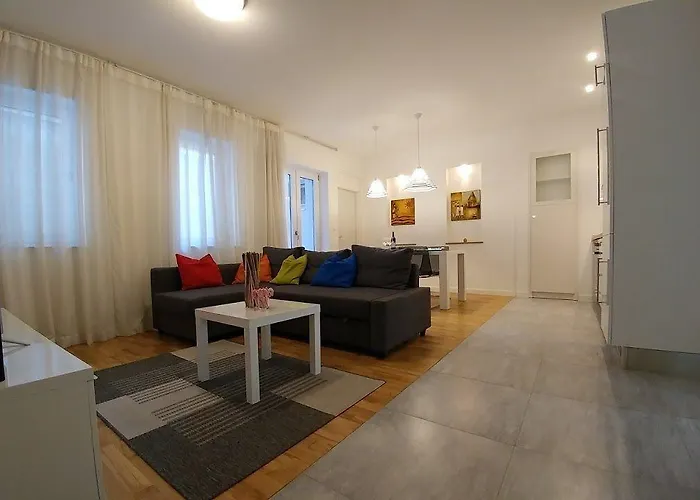 Le Monde Apartment *