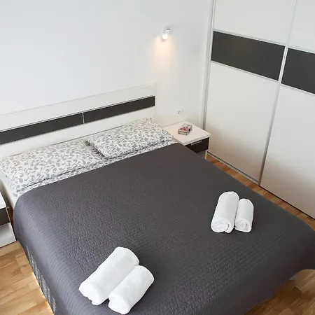 Le Monde Apartment *